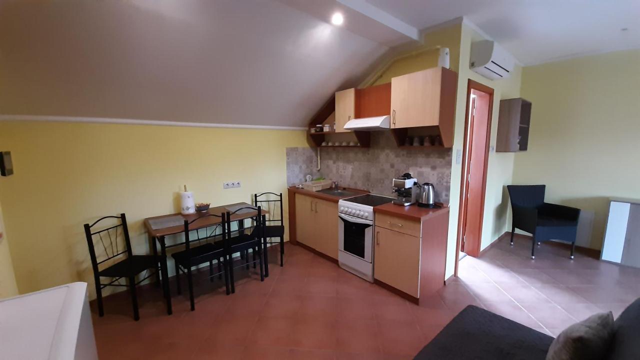 גיולה Rozmaring Apartmanok מראה חיצוני תמונה