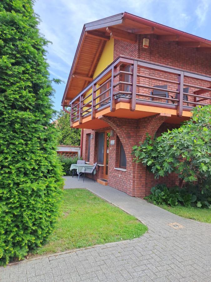 גיולה Rozmaring Apartmanok מראה חיצוני תמונה