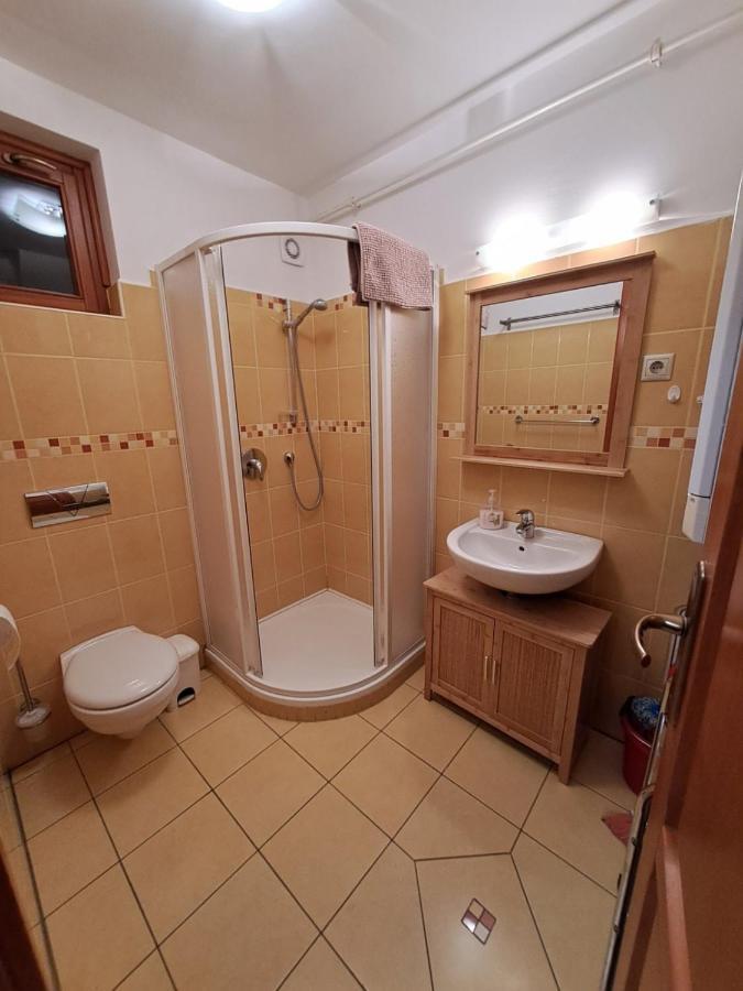 גיולה Rozmaring Apartmanok מראה חיצוני תמונה