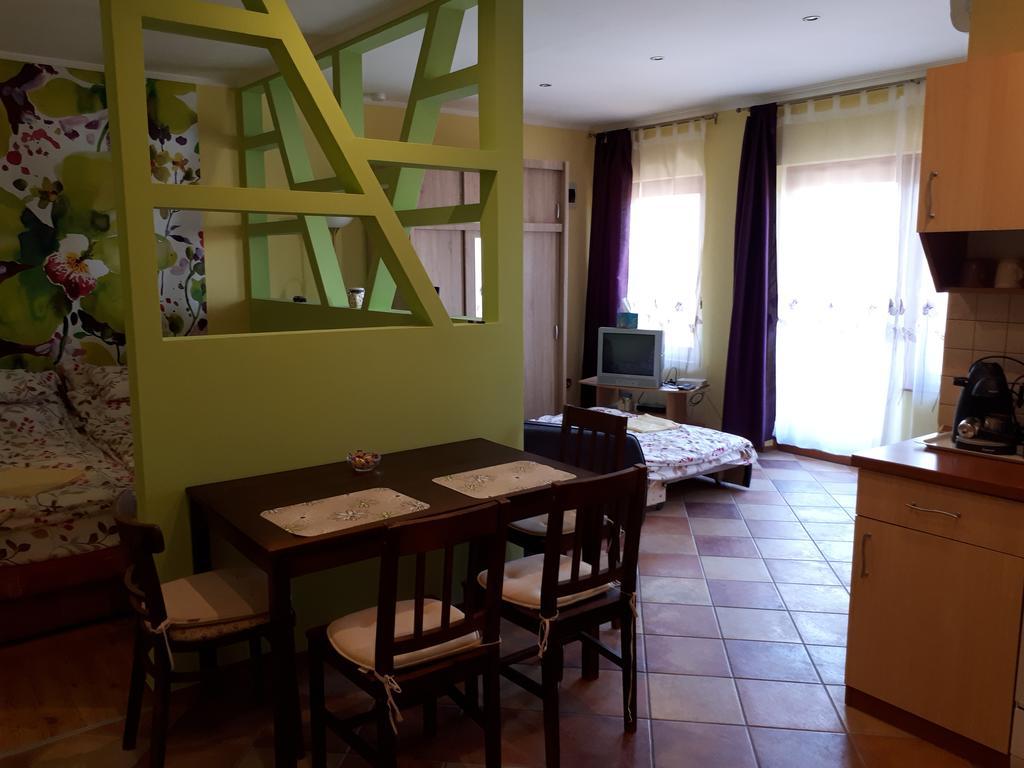 גיולה Rozmaring Apartmanok מראה חיצוני תמונה