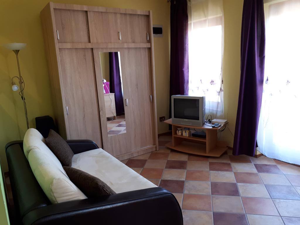גיולה Rozmaring Apartmanok מראה חיצוני תמונה