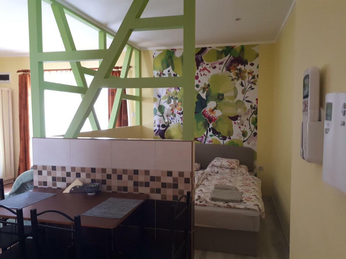 גיולה Rozmaring Apartmanok מראה חיצוני תמונה