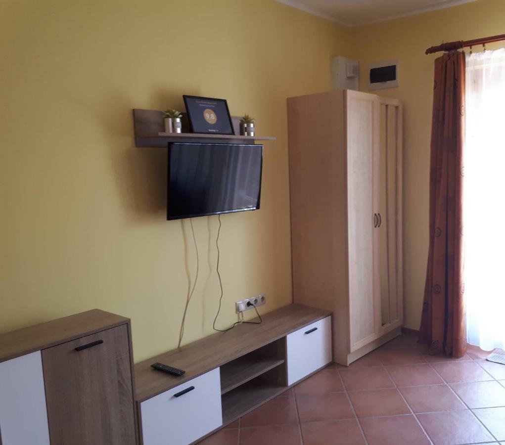 גיולה Rozmaring Apartmanok מראה חיצוני תמונה
